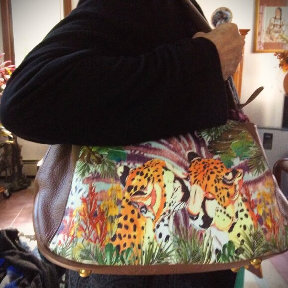 Sharif Hand-Painted Leather Shoulder Bag with Silk Scarf Key Chain - Picture 8 of 11